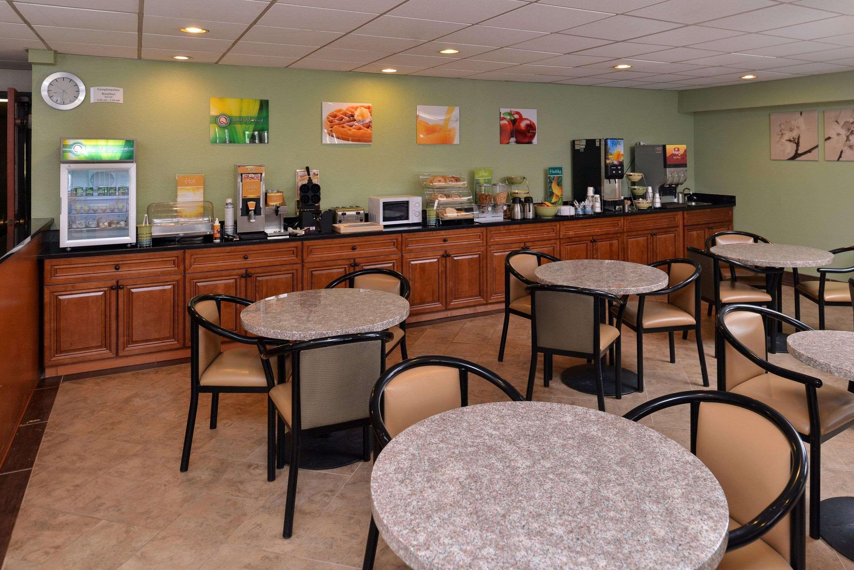 Quality Inn & Suites Matteson Near I-57 Экстерьер фото