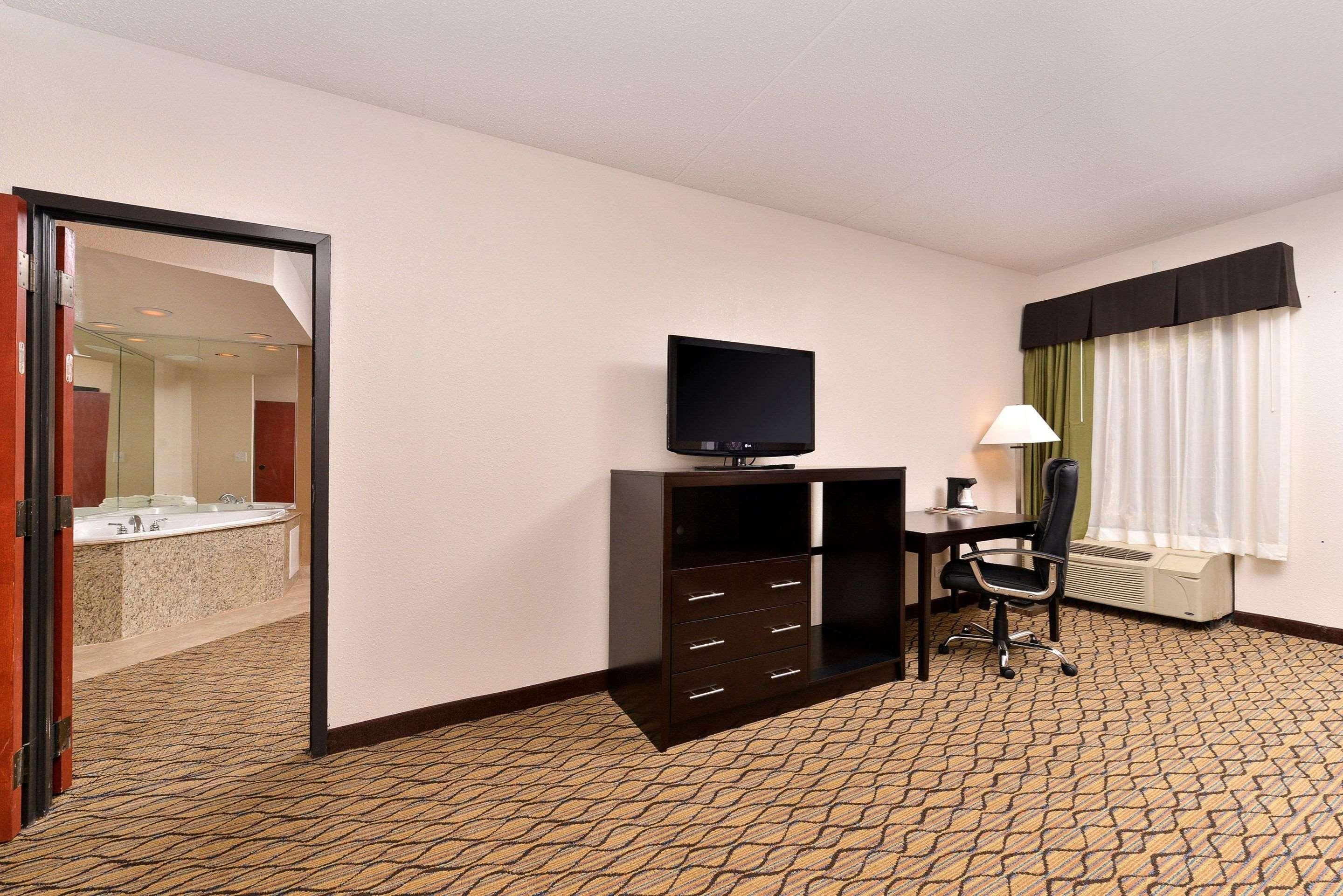 Quality Inn & Suites Matteson Near I-57 Экстерьер фото