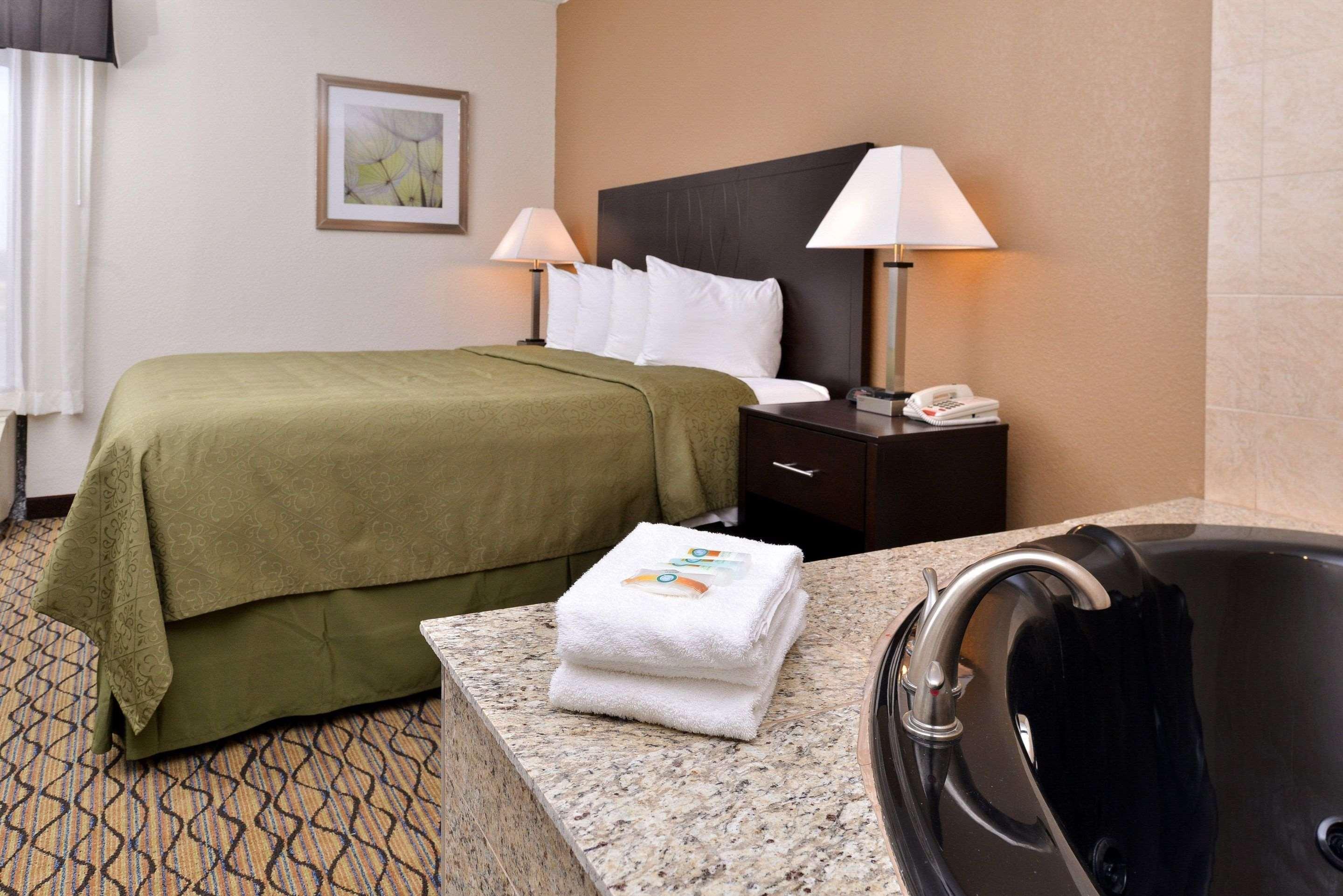 Quality Inn & Suites Matteson Near I-57 Экстерьер фото