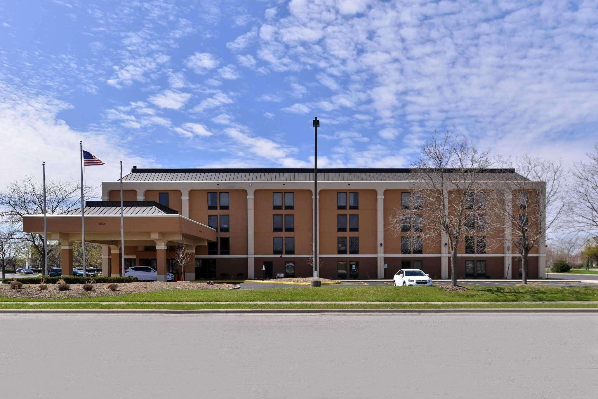Quality Inn & Suites Matteson Near I-57 Экстерьер фото