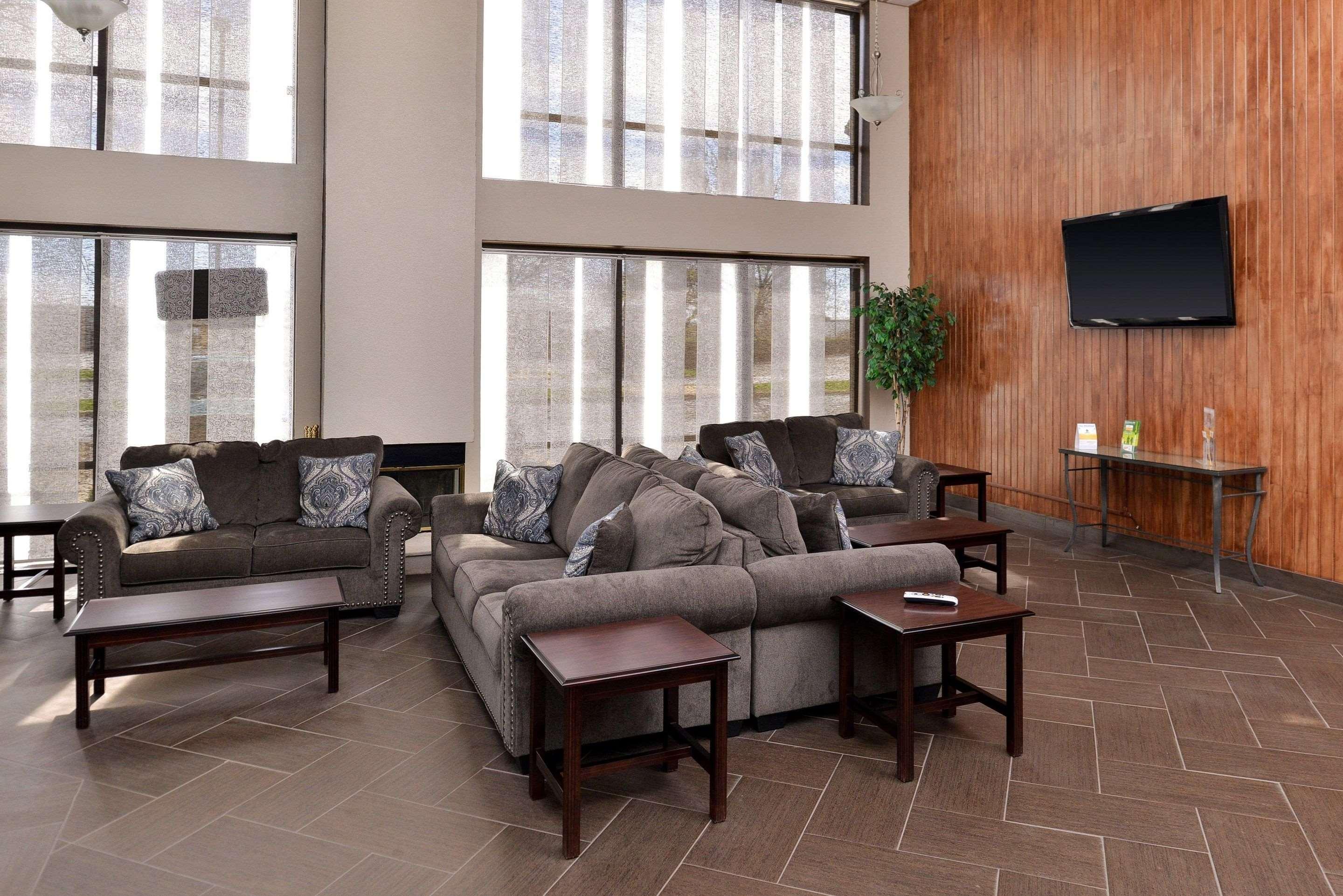 Quality Inn & Suites Matteson Near I-57 Экстерьер фото