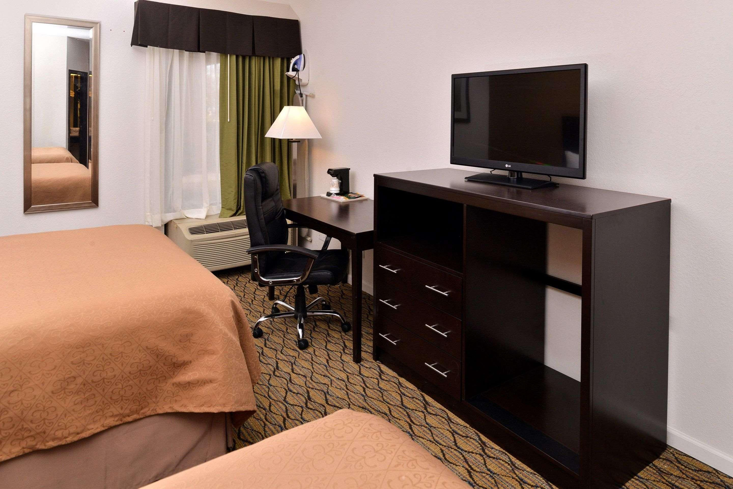 Quality Inn & Suites Matteson Near I-57 Экстерьер фото